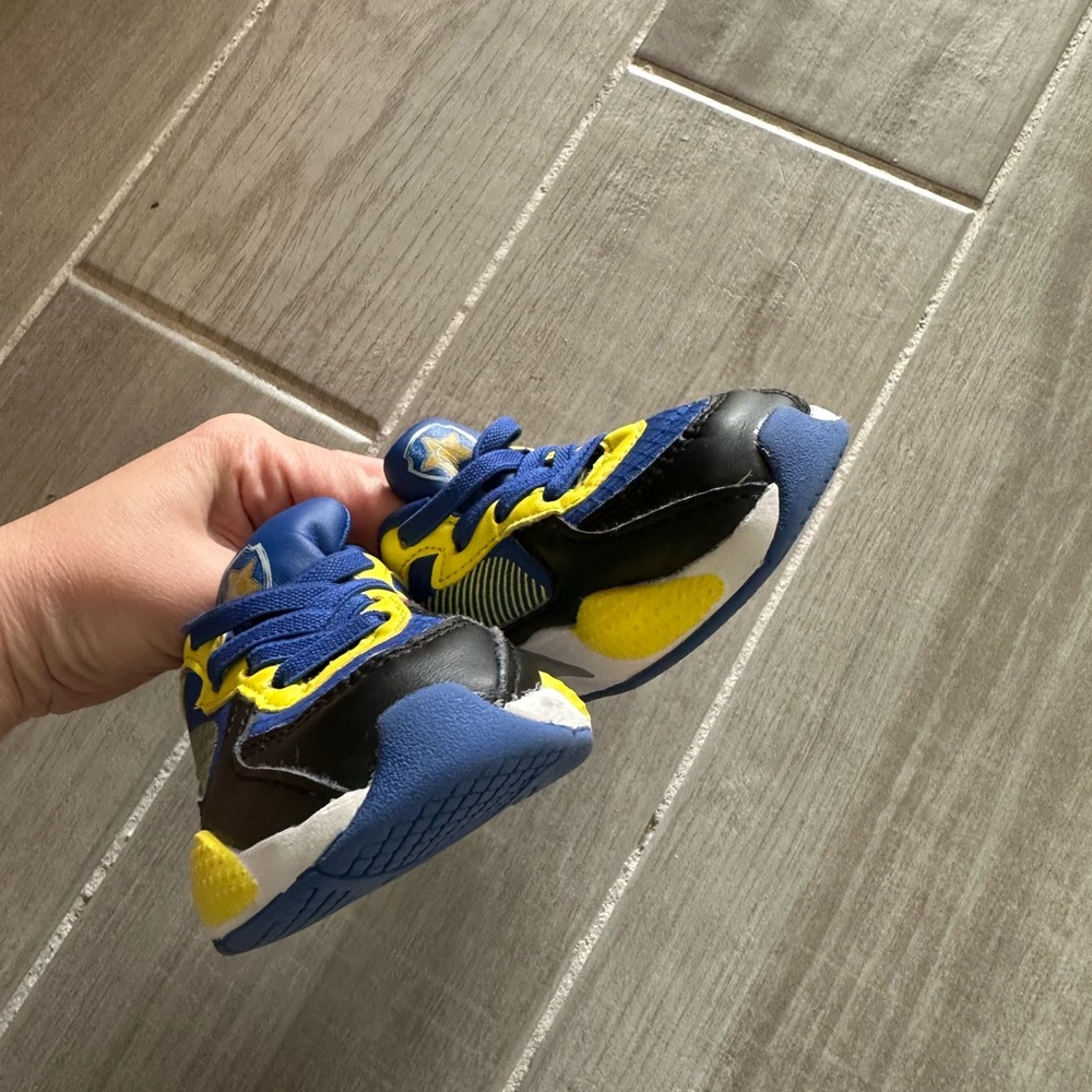 Puma Chase/Paw Patrol Toddler Sneakers/ size 6C - Picture 7 of 11